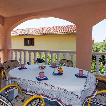 Four-bedroom In Casa vacanze *