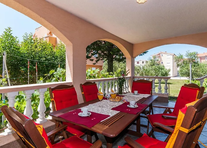בית נופש Four-bedroom In *