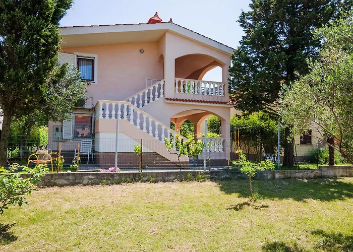 בית נופש Four-bedroom In