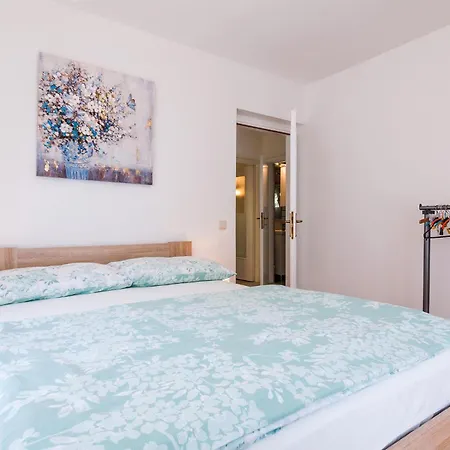 Four-bedroom In Holiday home