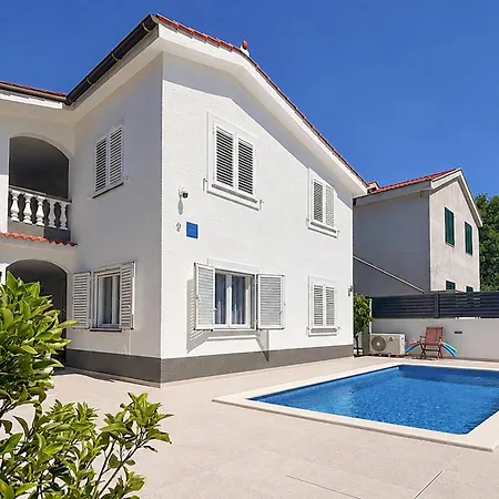 Four-bedroom In Casa vacanze Privlaka (Zadar)